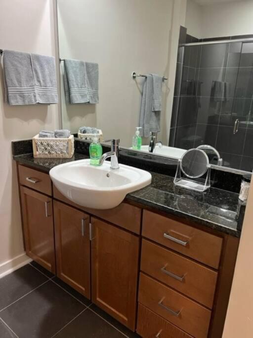 Appartement Townhouse In Uptown King Bed-Wi-Fi-Free Parking-Pool à Charlotte Extérieur photo