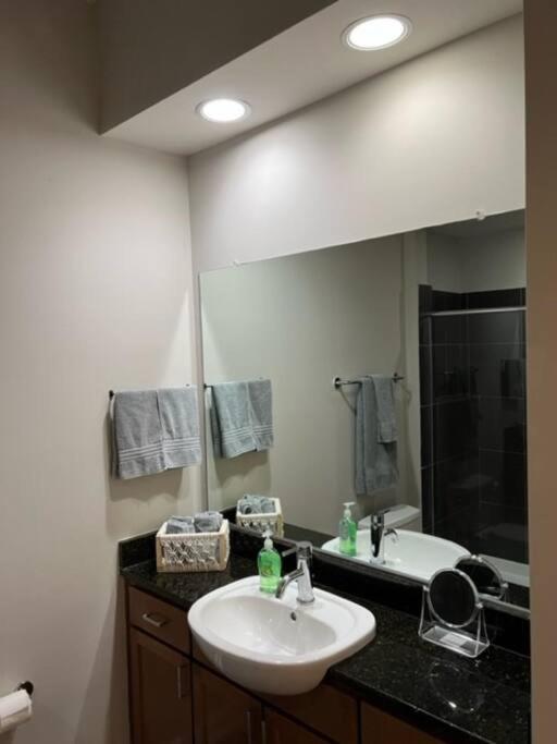 Appartement Townhouse In Uptown King Bed-Wi-Fi-Free Parking-Pool à Charlotte Extérieur photo