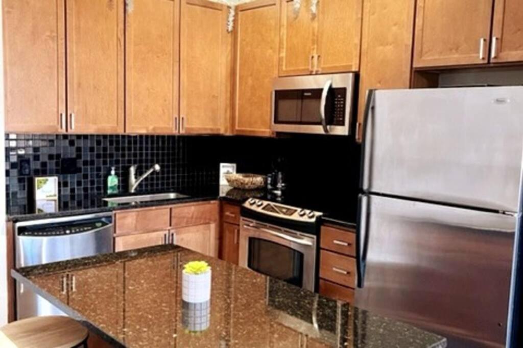 Appartement Townhouse In Uptown King Bed-Wi-Fi-Free Parking-Pool à Charlotte Extérieur photo