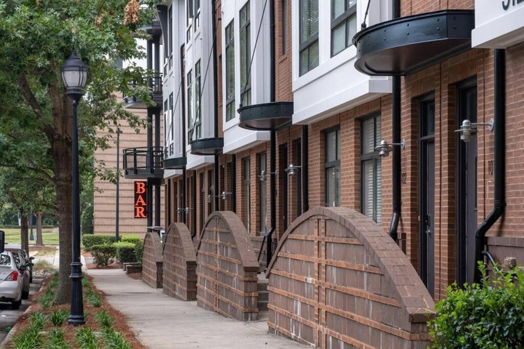 Appartement Townhouse In Uptown King Bed-Wi-Fi-Free Parking-Pool à Charlotte Extérieur photo